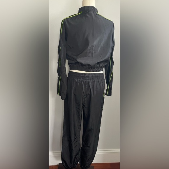 QED London cropped jacket and sweatpants (two-piece) - Picture 15 of 16